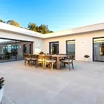 Dream Villa *